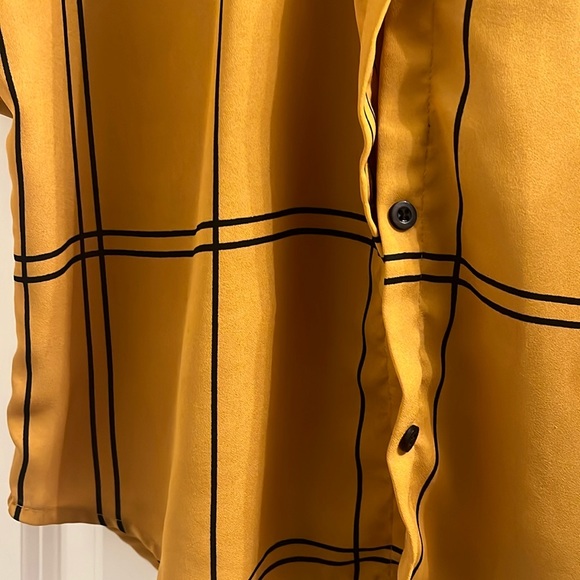 Button down top - Picture 2 of 3